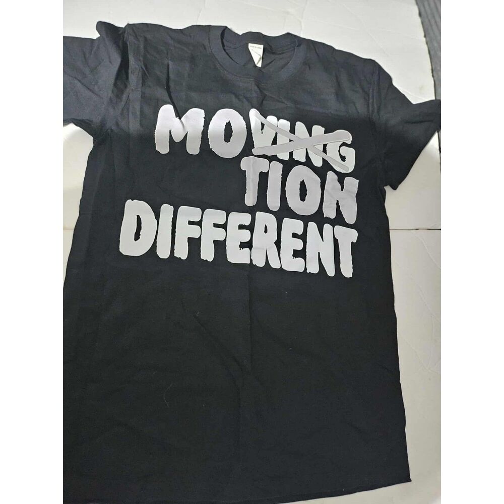 Moving Different Graphic T-Shirt Mens Medium Black Streetwear Tee NWT